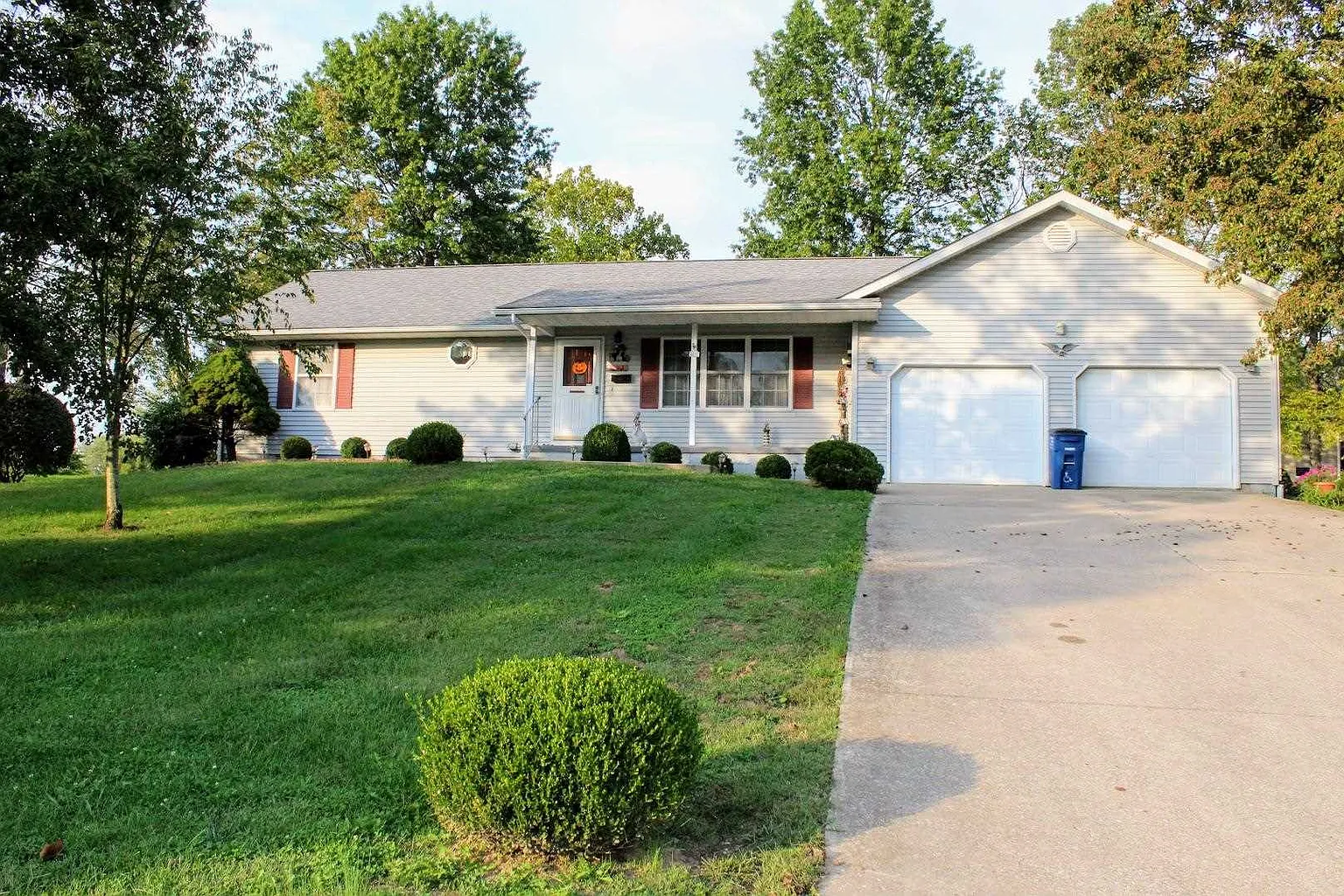 103 Stoneway Dr photo 1