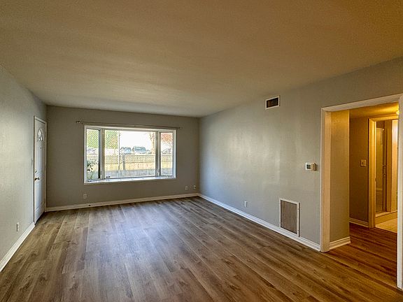 3rd image of 14701 Dickens St #4