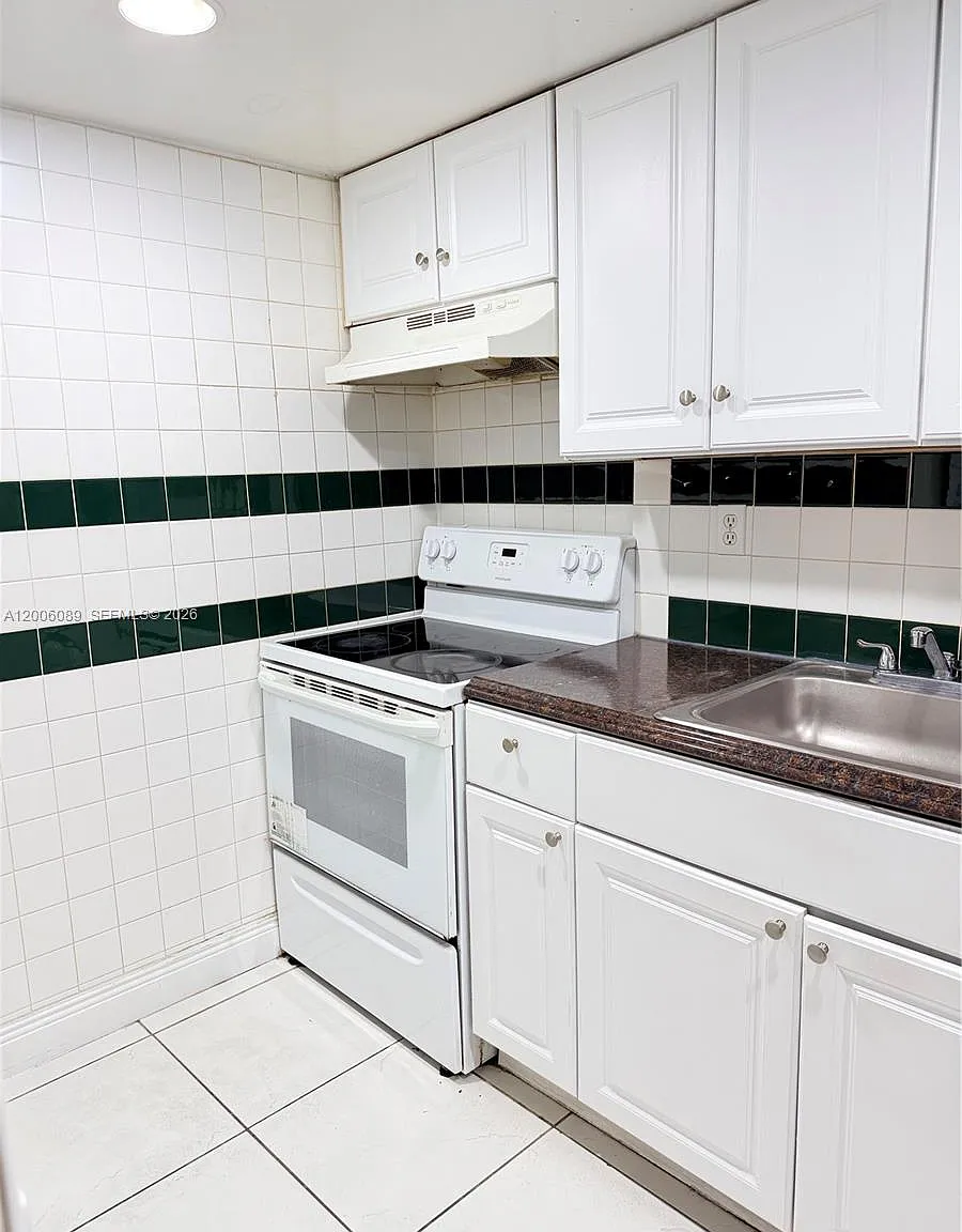 Samari Lake East Condo — Photo 3