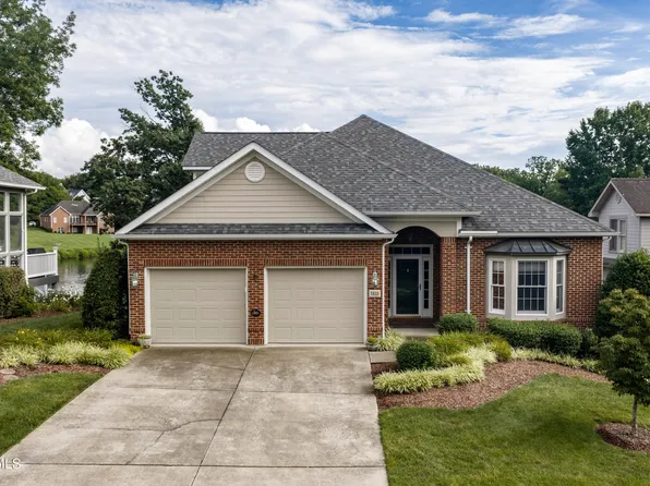 1833 Waters Edge Dr, Johnson City, TN 37604