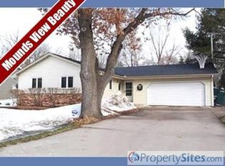 2649 Hillview Rd, Mounds View, MN 55112