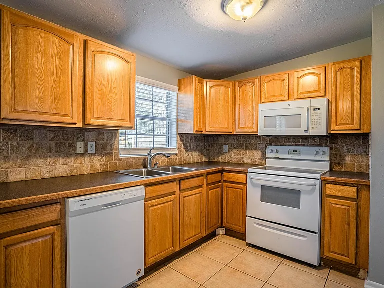 3007 Willow Ave — Photo 11