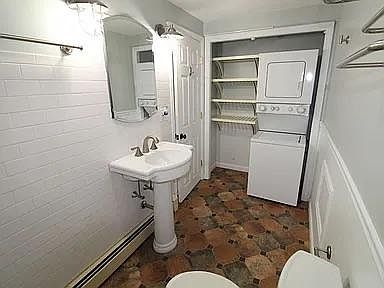 Full bath with washer and dryer