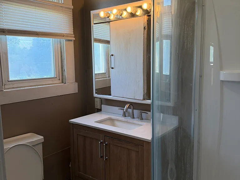 1751 W Morris St — Photo 16