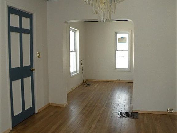 5th image of 902 Corunna Ave