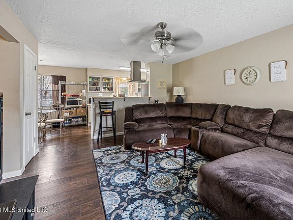 2nd image of 6160 Lynnfield Rd