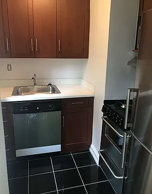 Rented by Avenues Real Estate | media 35