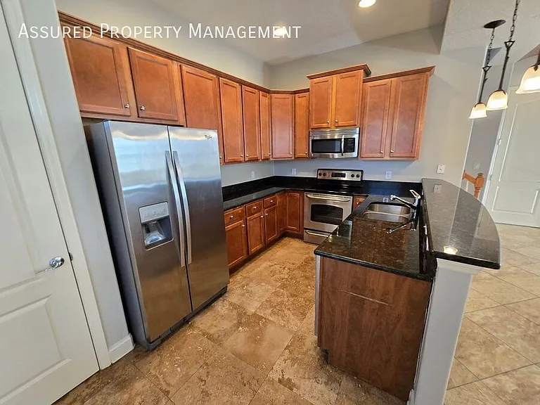 112 E Esther St — Photo 5