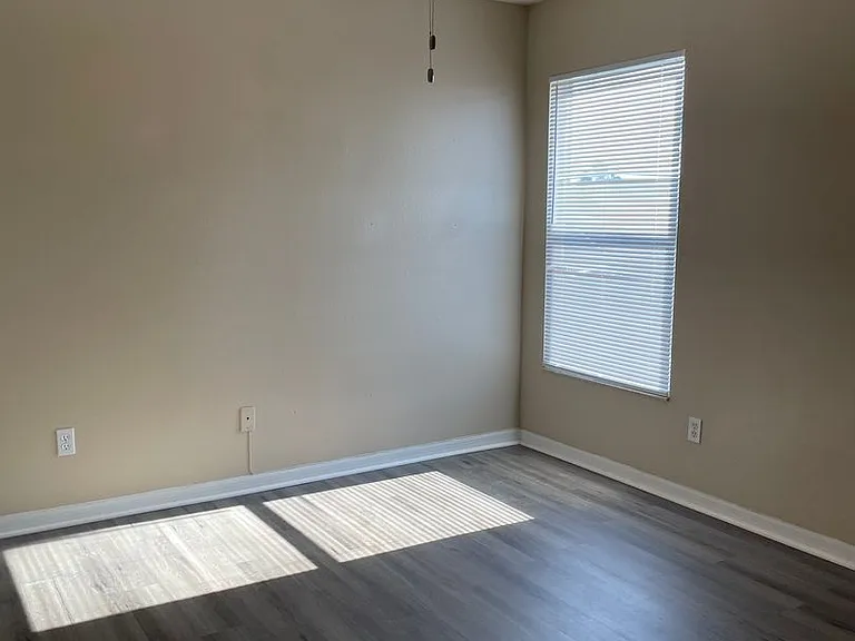421 Lockbreeze Dr — Photo 36