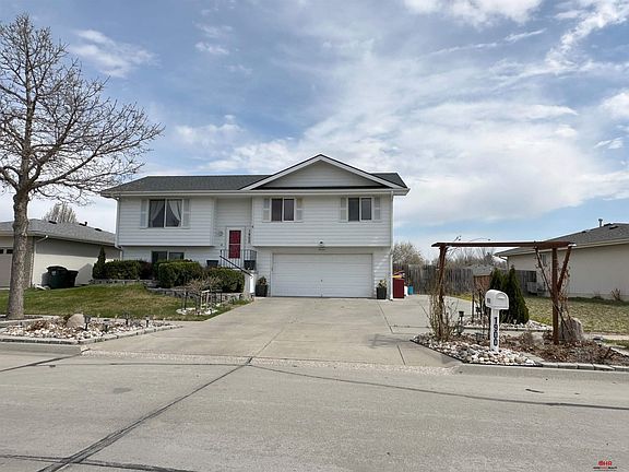 2nd image of 1900 W Apricot Ln