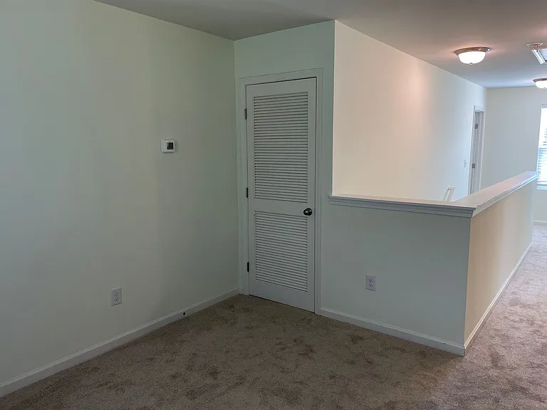 75 Shamrock Dr W — Photo 37