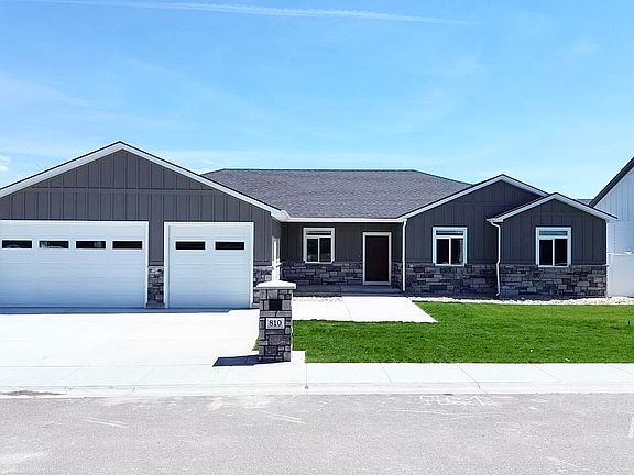 2nd image of 810 Snake River Dr