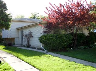 9544 Leamington St, Skokie, IL 60077