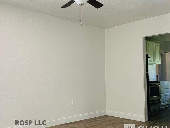 4th image of 309 Deeley St