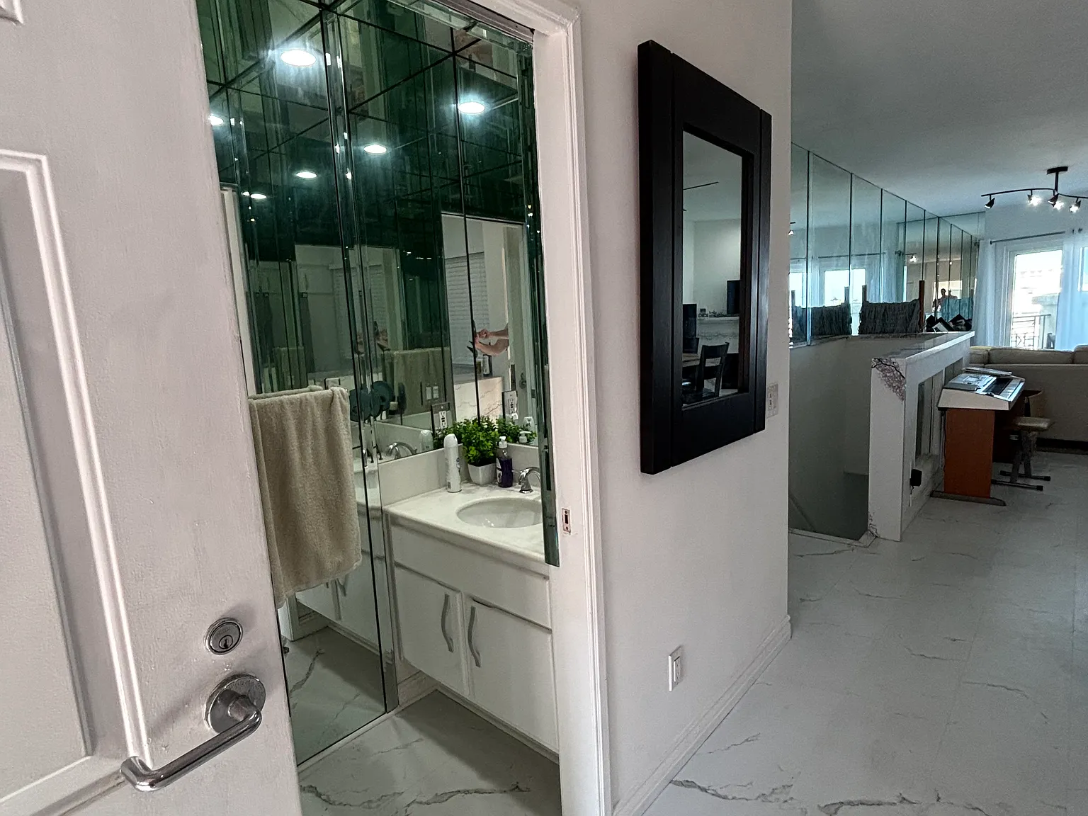 2 bed, 2.5 bath, 1240 sqft, $2,200 — Photo 3