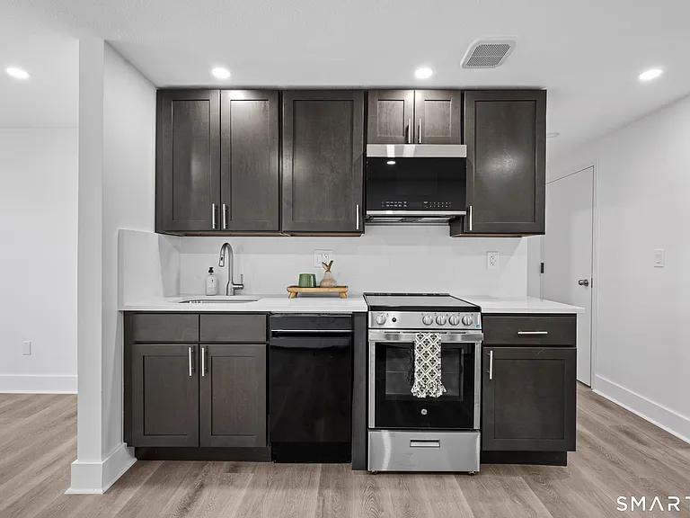 149 Garfield Ave — Photo 3