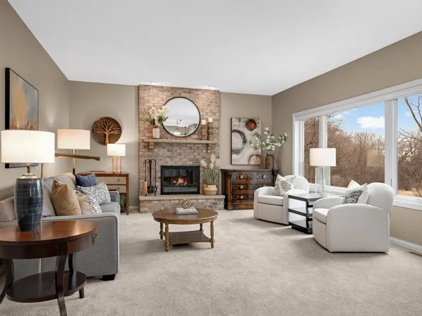 8595 Drake Ct, Chanhassen, MN 55317