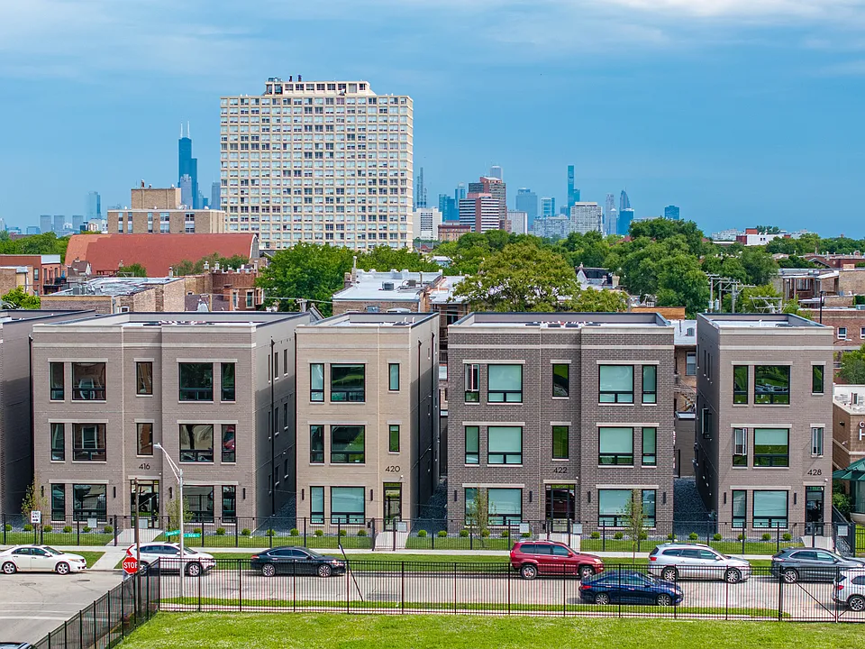 408 E 50th Pl #2W