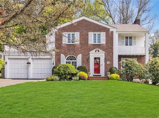 70 Castle Ridge Rd, Manhasset, NY 11030