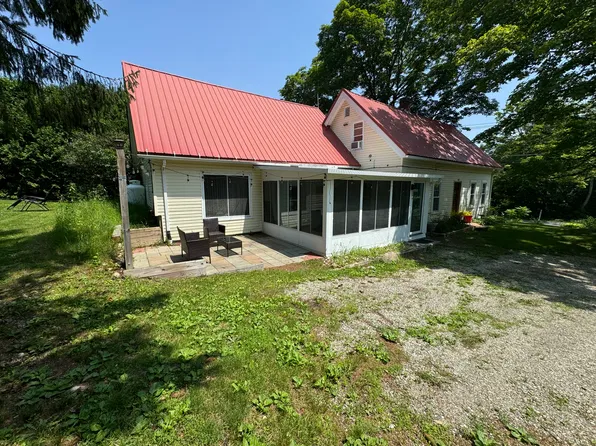 1427 S East St Floor 1, Amherst, MA 01002