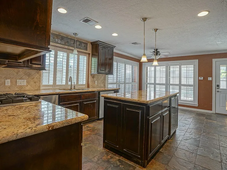 2108 Lakeway Dr — Photo 20