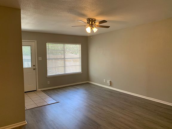 4th image of 105 Travertine Ln APT B