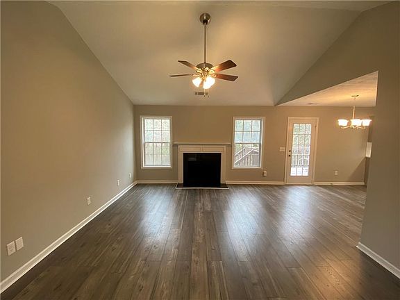 3rd image of 150 Longstreet Cir