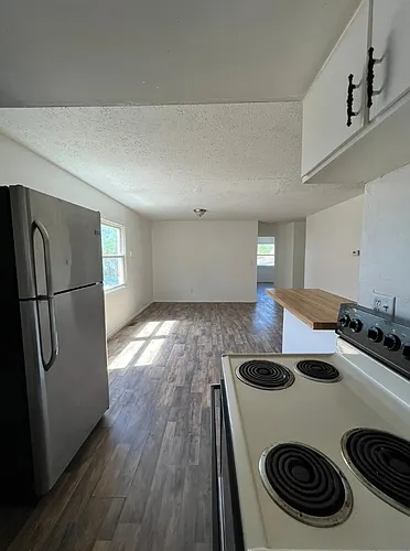 6011 Vine St Photo 1