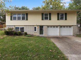 1701 Richmond Dr, Pleasant Hill, MO 64080