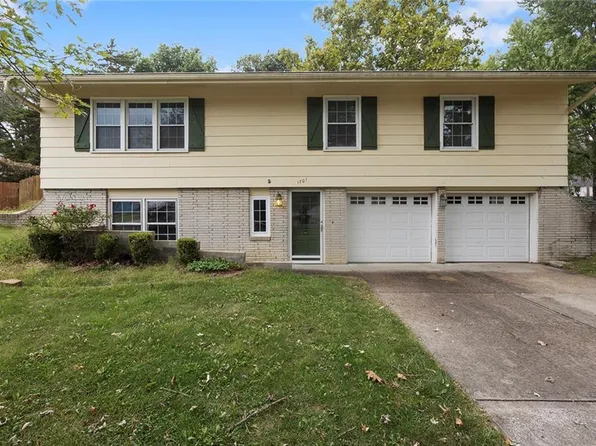 1701 Richmond Dr, Pleasant Hill, MO 64080