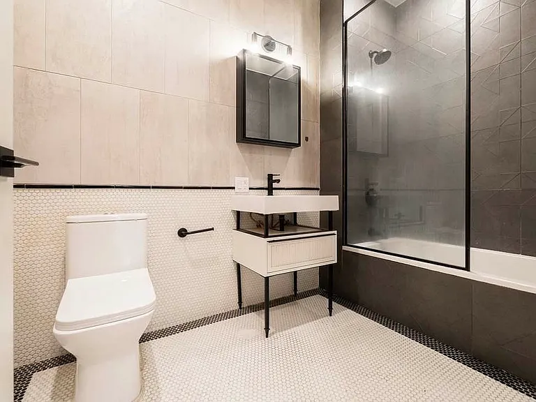 1645 N Y Ave #1A — Photo 3
