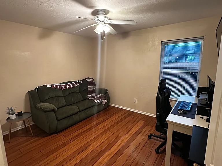 Office or second bedroom