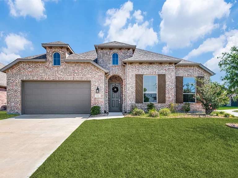 1624 Seminole Dr — Photo 1