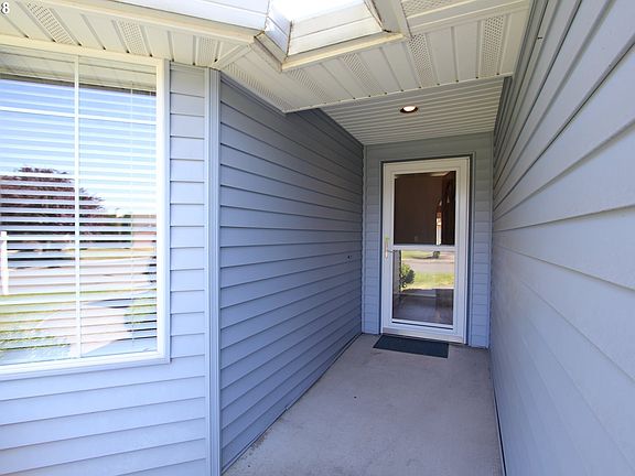 2nd image of 515 NE 136th Way
