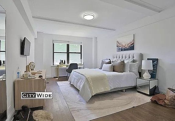 4th image of 137 E 38th St APT 12C