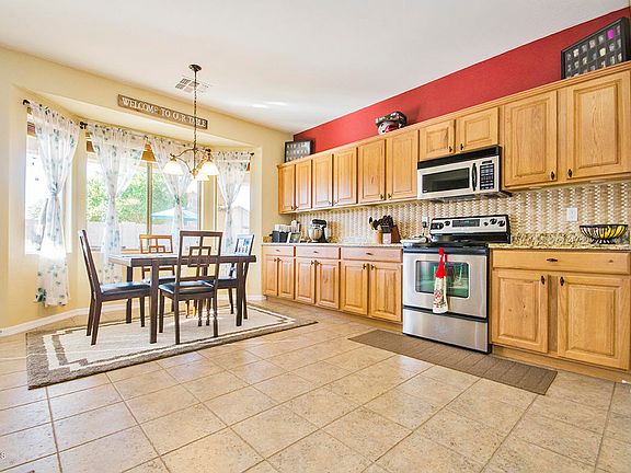 4th image of 17473 W Crocus Dr