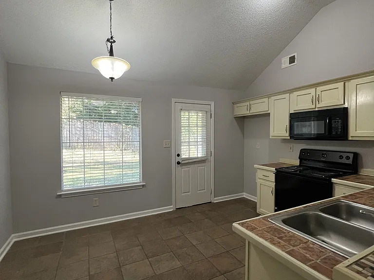 9274 Charly Hill Ln — Photo 4