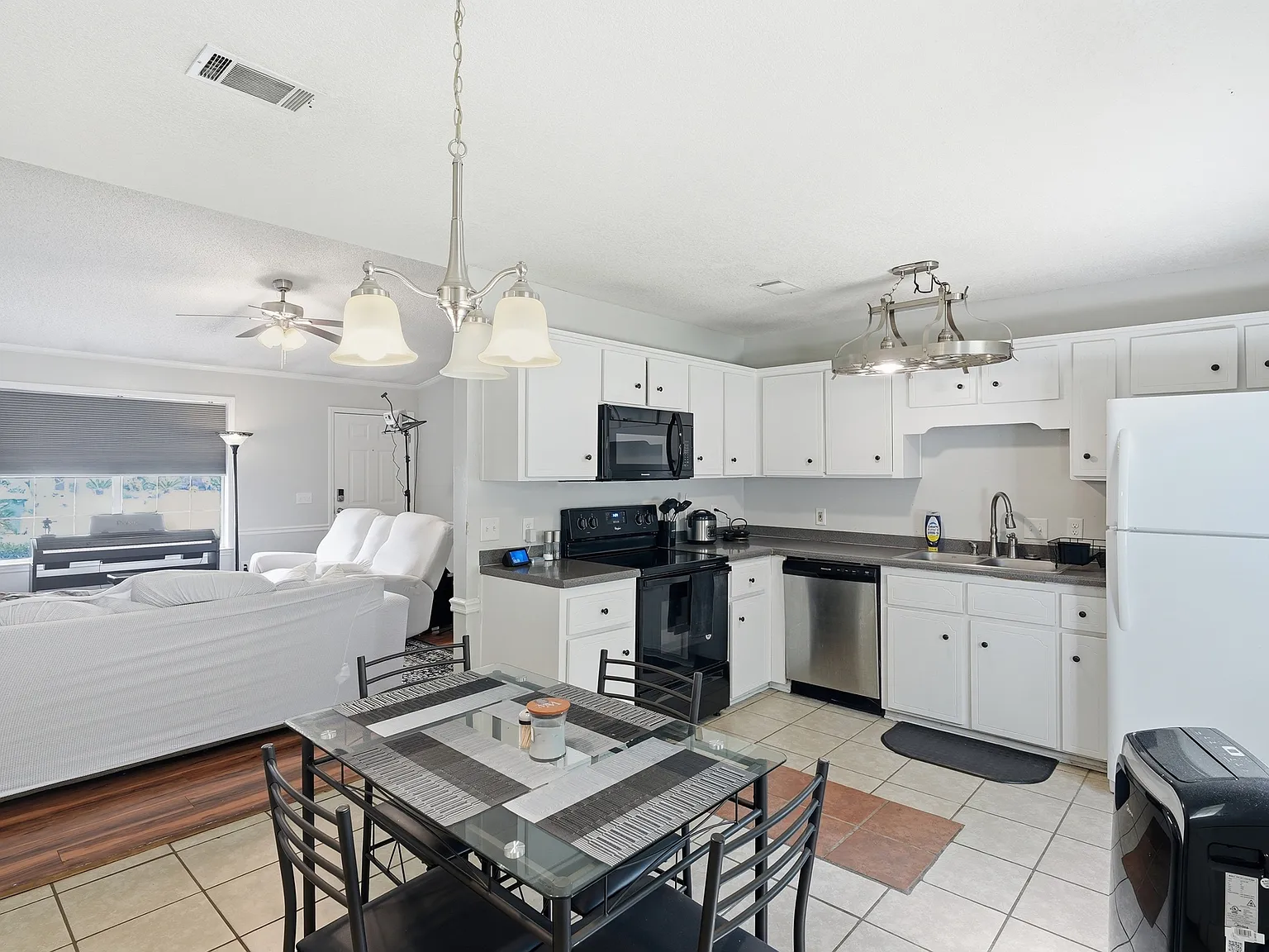 3 bed, 1169 sqft, $1,800 — Photo 4