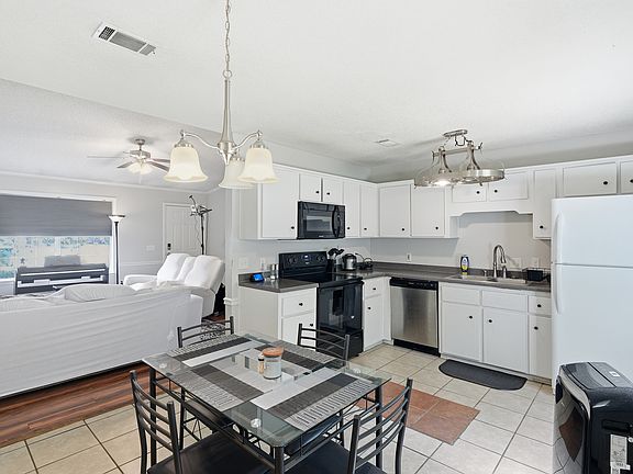 4th image of 757 Jeanette Cir