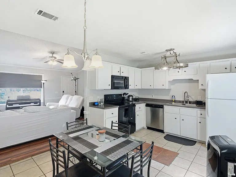757 Jeanette Cir — Photo 4