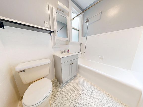 5th image of 241 Brighton Ave APT 4