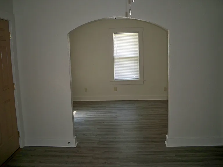 321 W Cedar St — Photo 7