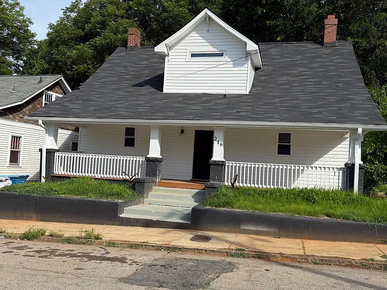 216 S Clay St — Photo 1