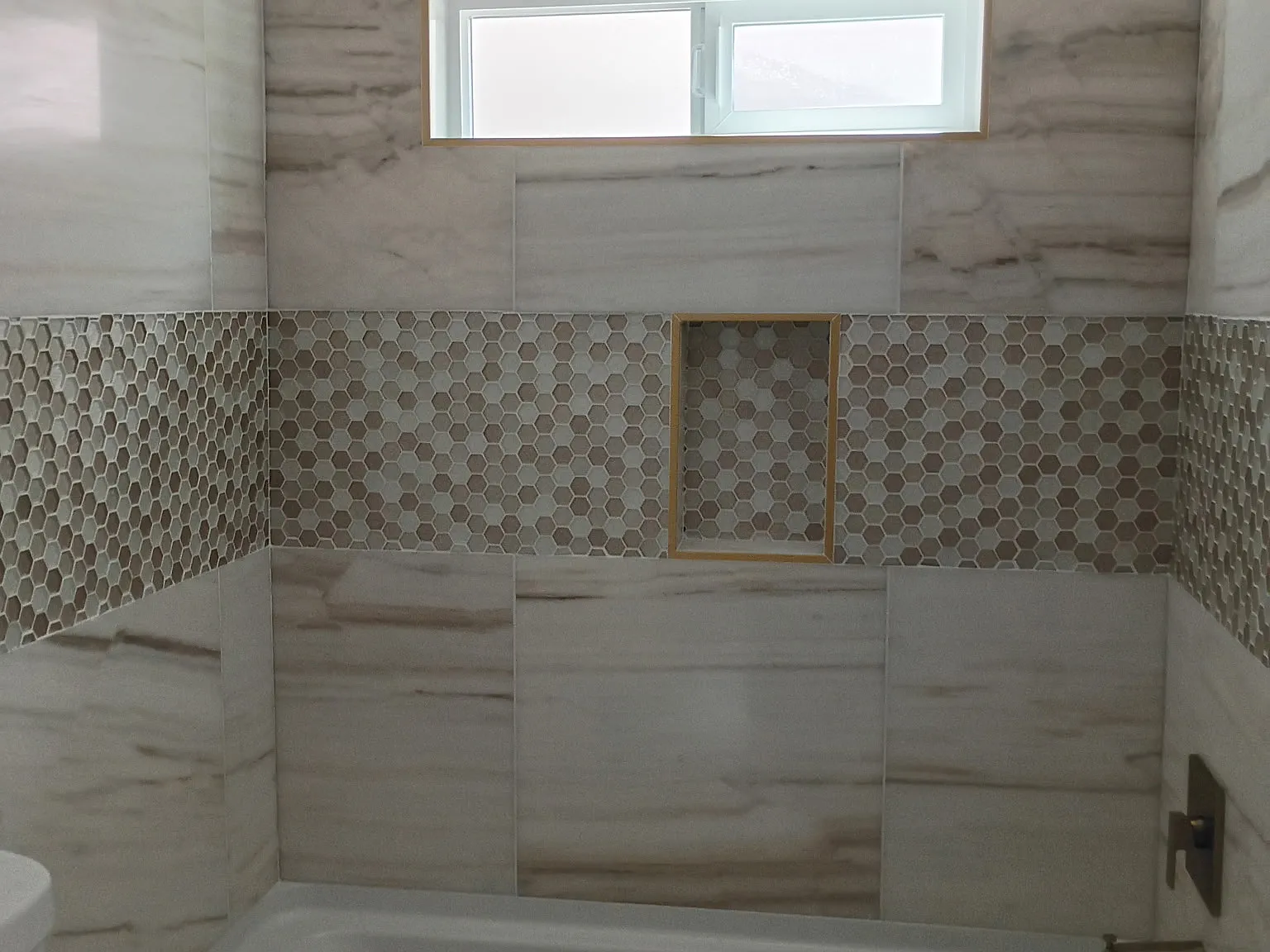3 bed, 2365 sqft, $2,500 — Photo 3