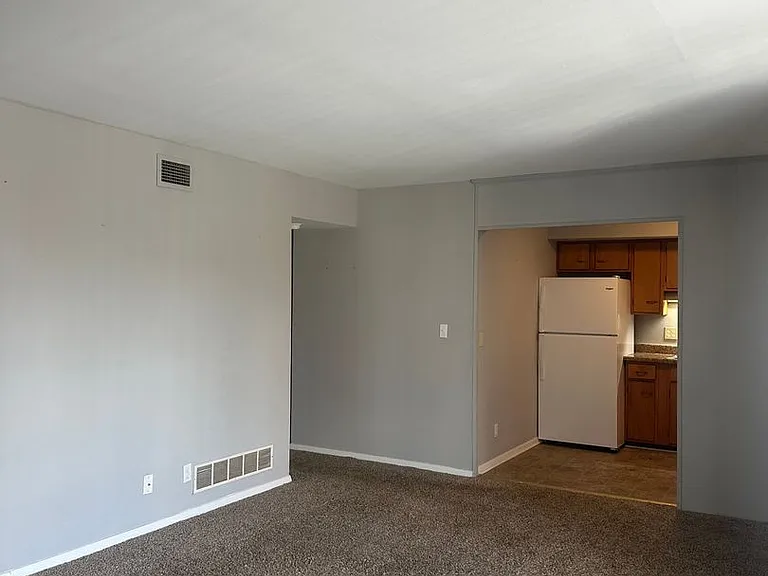 300-315 Moundale Ct — Photo 10