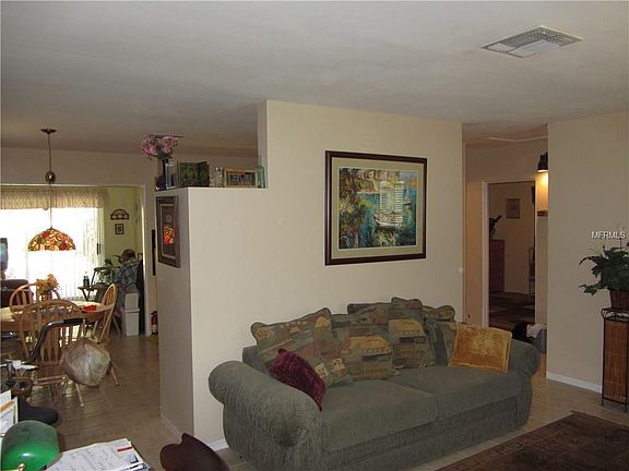 4th image of 827 48th Ave N