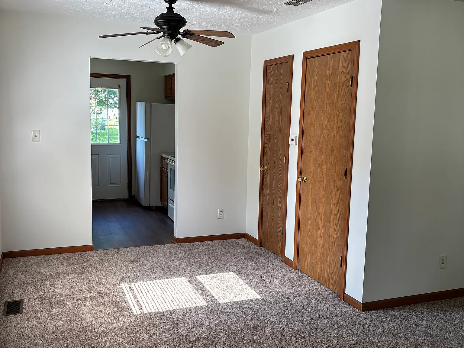 2 bed, 900 sqft, $1,400 — Photo 3