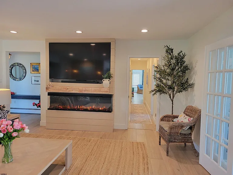 8601 Fulton Ave — Photo 16