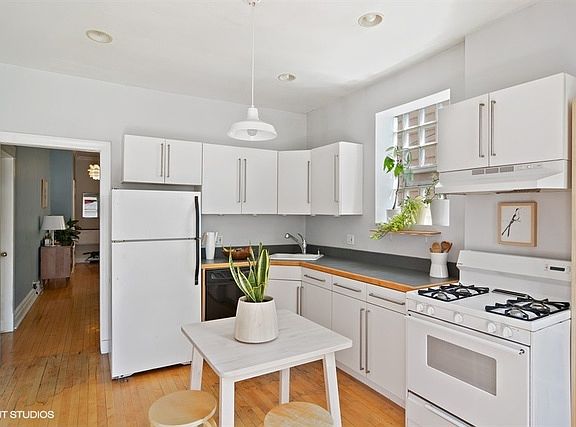 5th image of 3454 N Damen Ave