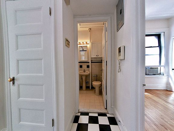 3rd image of 27 E 92nd St APT 4A